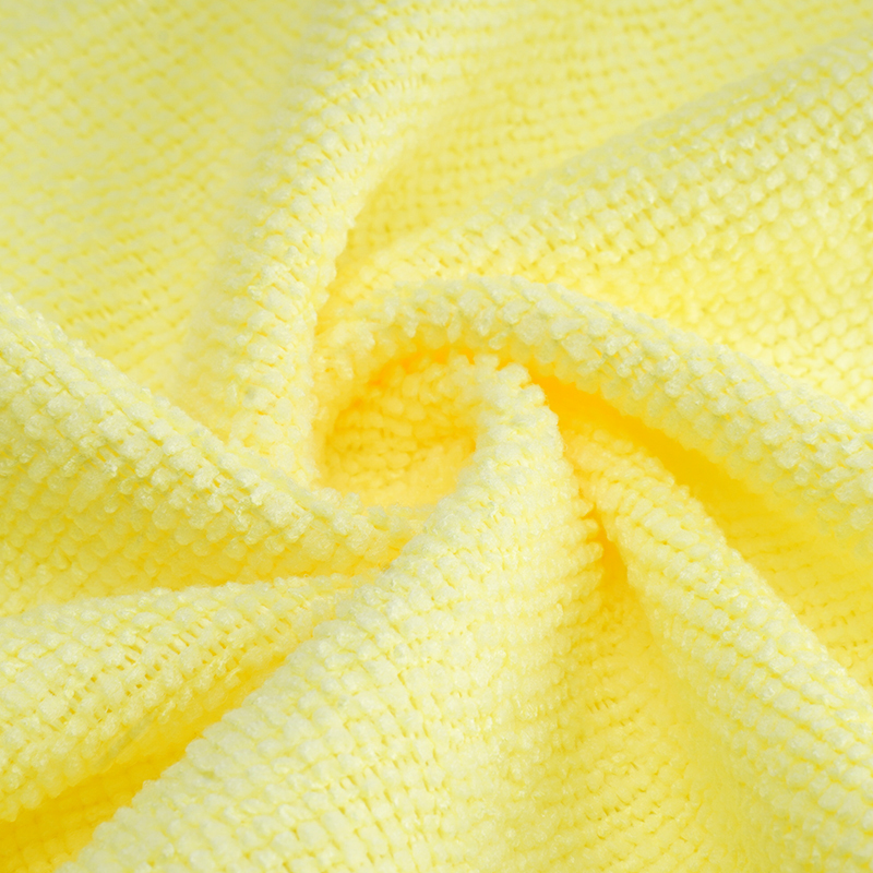 How effective is the Antibacterial Bright Coral Fleece Dish Towel at preventing odors and mildew buildup?